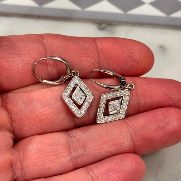 Roberto Coin 18kt white gold with 0.55tcw diamond converted drop earrings EUC - Picture 10 of 12